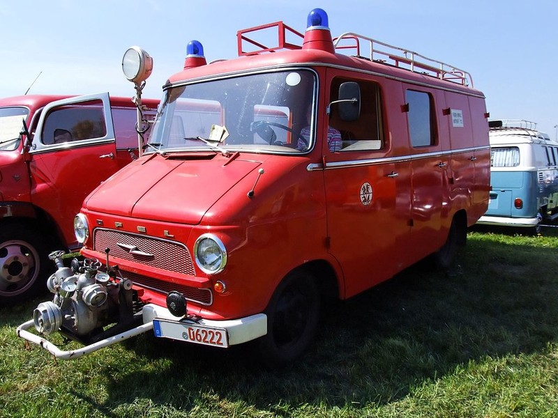  :: „Opel Blitz Feuerwehr“. Lizenziert unter Gemeinfrei über Wikimedia Commons - https://commons.wikimedia.org/wiki/File:Opel_Blitz_Feuerwehr.jpg#/media/File:Opel_Blitz_Feuerwehr.jpg