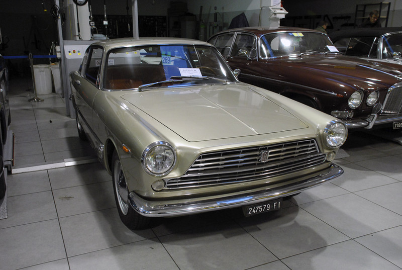  :: „Fiat 2300 S coupé (1964) - I“ von I, Cyberuly. Lizenziert unter CC BY 3.0 über Wikimedia Commons - https://commons.wikimedia.org/wiki/File:Fiat_2300_S_coup%C3%A9_(1964)_-_I.jpg#/media/File:Fiat_2300_S_coup%C3%A9_(1964)_-_I.jpg