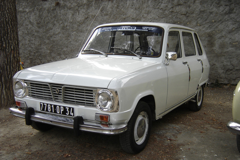  :: „Renault 6“ von JF R - originally posted to Flickr as renault 6. Lizenziert unter CC BY 2.0 über Wikimedia Commons - https://commons.wikimedia.org/wiki/File:Renault_6.jpg#/media/File:Renault_6.jpg