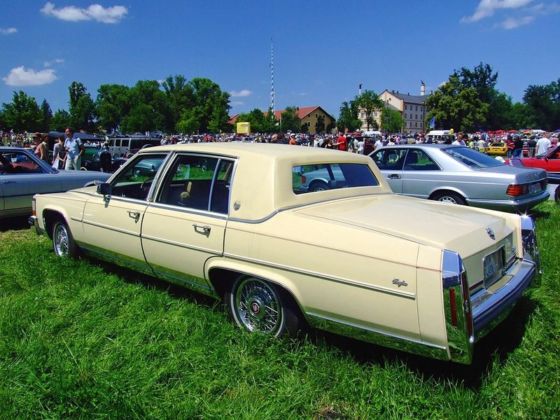 Cadillac Brougham - 1986