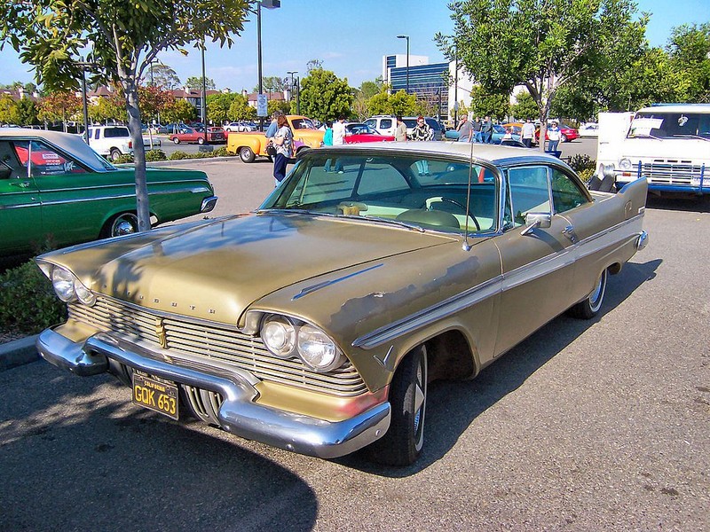  :: „1957 Plymouth Belvedere“. Lizenziert unter CC BY-SA 3.0 über Wikimedia Commons - https://commons.wikimedia.org/wiki/File:1957_Plymouth_Belvedere.jpg#/media/File:1957_Plymouth_Belvedere.jpg