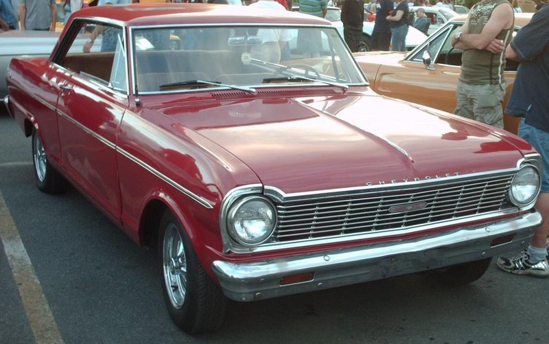  :: „1965 Chevrolet Chevy II Nova SS coupé in red“ von Bull-Doser - Eigenes Werk. Lizenziert unter Gemeinfrei über Wikimedia Commons - https://commons.wikimedia.org/wiki/File:1965_Chevrolet_Chevy_II_Nova_SS_coup%C3%A9_in_red.jpg#/media/File:1965_Chevrolet_Chevy_II_Nova_SS_coup%C3%A9_in_red.jpg