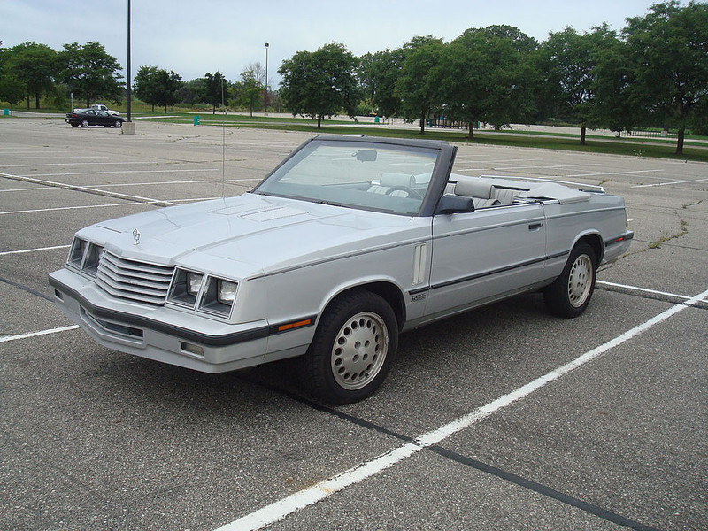  :: „1984 Dodge 600 ES Turbo“ von Taxiguy57 - Eigenes Werk. Lizenziert unter Gemeinfrei über Wikimedia Commons - https://commons.wikimedia.org/wiki/File:1984_Dodge_600_ES_Turbo.jpg#/media/File:1984_Dodge_600_ES_Turbo.jpg