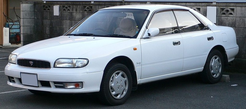  :: „1991 Nissan Bluebird 01“ von Mytho88 - Eigenes Werk. Lizenziert unter CC BY-SA 3.0 über Wikimedia Commons - https://commons.wikimedia.org/wiki/File:1991_Nissan_Bluebird_01.jpg#/media/File:1991_Nissan_Bluebird_01.jpg