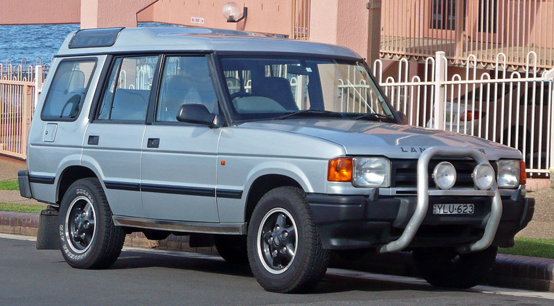  :: „1994-1997 Land Rover Discovery V8i 5-door wagon 01“ von OSX - Eigenes Werk. Lizenziert unter Gemeinfrei über Wikimedia Commons - https://commons.wikimedia.org/wiki/File:1994-1997_Land_Rover_Discovery_V8i_5-door_wagon_01.jpg#/media/File:1994-1997_Land_Rover_Discovery_V8i_5-door_wagon_01.jpg
