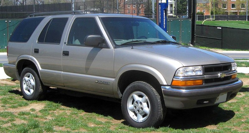  :: „1998-2005 Chevrolet S-10 Blazer LS“ von IFCAR - Eigenes Werk. Lizenziert unter Gemeinfrei über Wikimedia Commons - https://commons.wikimedia.org/wiki/File:1998-2005_Chevrolet_S-10_Blazer_LS.jpg#/media/File:1998-2005_Chevrolet_S-10_Blazer_LS.jpg