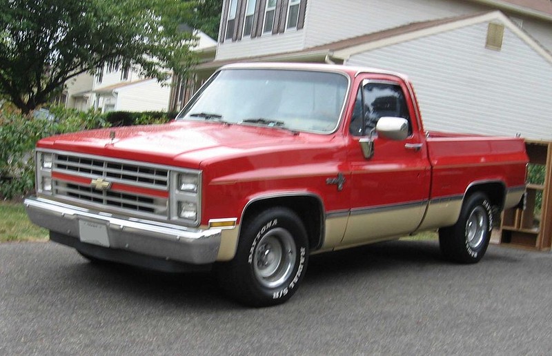  :: „81-87 Chevrolet CK“ von IFCAR - Eigenes Werk. Lizenziert unter Gemeinfrei über Wikimedia Commons - https://commons.wikimedia.org/wiki/File:81-87_Chevrolet_CK.jpg#/media/File:81-87_Chevrolet_CK.jpg