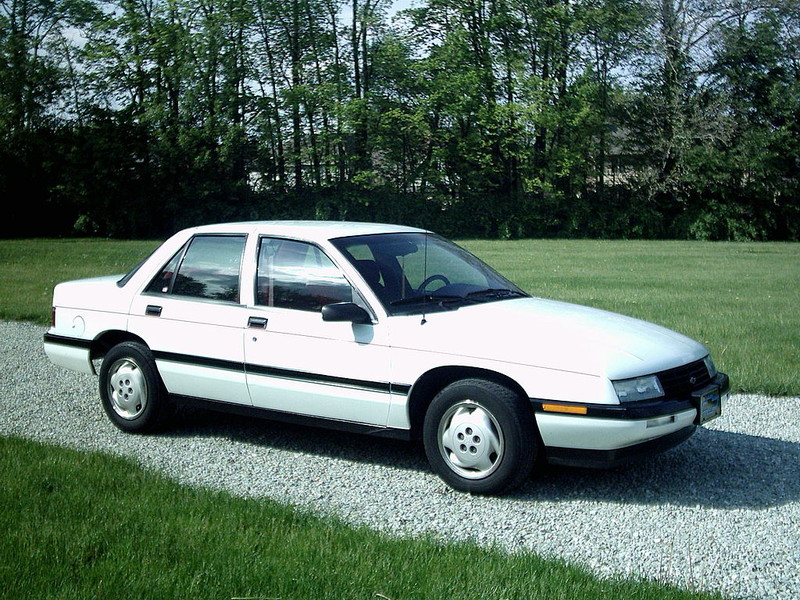  :: „Chevrolet Corsica 1994“. Lizenziert unter Gemeinfrei über Wikimedia Commons - https://commons.wikimedia.org/wiki/File:Chevrolet_Corsica_1994.jpg#/media/File:Chevrolet_Corsica_1994.jpg