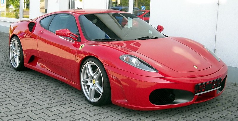  :: „Ferrari F430 front 20080605“ von Rudolf Stricker - Eigenes Werk. Lizenziert unter Attribution über Wikimedia Commons - https://commons.wikimedia.org/wiki/File:Ferrari_F430_front_20080605.jpg#/media/File:Ferrari_F430_front_20080605.jpg