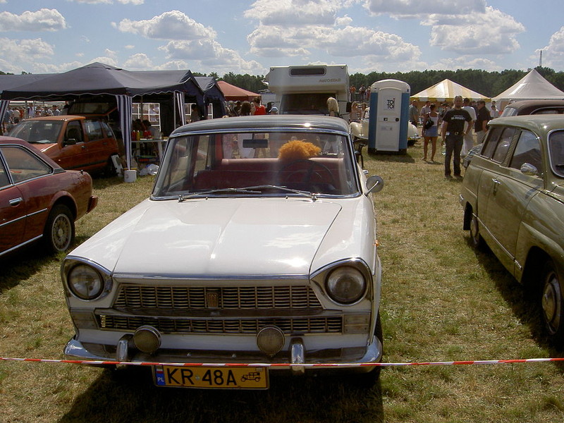  :: „Fiat 1800“ von I, Raf24. Lizenziert unter CC BY-SA 3.0 über Wikimedia Commons - https://commons.wikimedia.org/wiki/File:Fiat_1800.JPG#/media/File:Fiat_1800.JPG