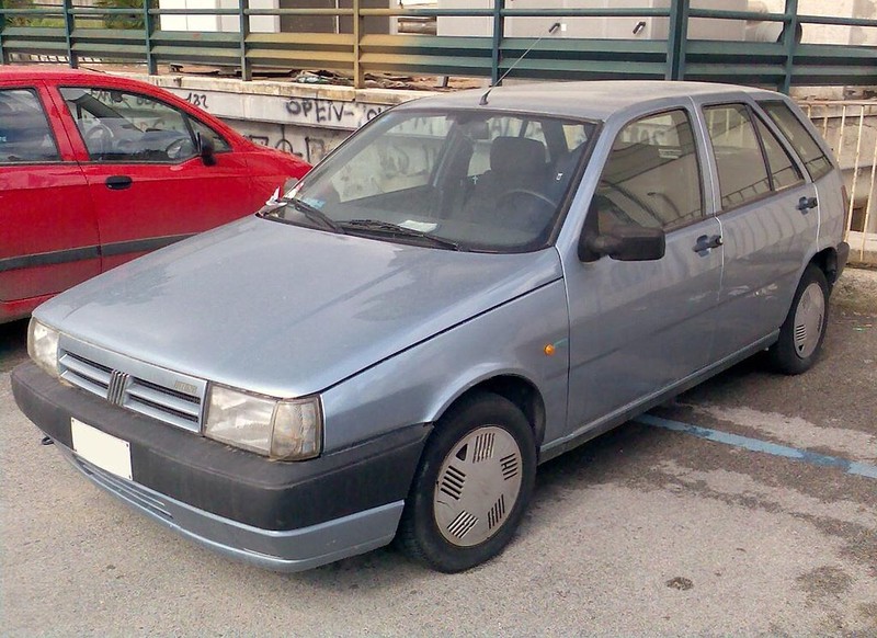  :: „Fiat Tipo silver 5door“ von Corvettec6r - Eigenes Werk. Lizenziert unter Gemeinfrei über Wikimedia Commons - https://commons.wikimedia.org/wiki/File:Fiat_Tipo_silver_5door.jpg#/media/File:Fiat_Tipo_silver_5door.jpg