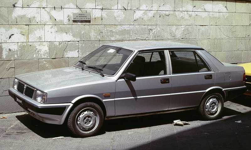  :: „Lancia Prisma with clear wall“ von Charles01 - My own collection. Lizenziert unter Gemeinfrei über Wikimedia Commons - https://commons.wikimedia.org/wiki/File:Lancia_Prisma_with_clear_wall.JPG#/media/File:Lancia_Prisma_with_clear_wall.JPG