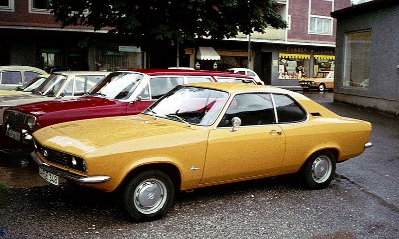  :: „Opel Manta Garmisch“ von Charles01 - Eigenes Werk. Lizenziert unter CC BY-SA 3.0 über Wikimedia Commons - https://commons.wikimedia.org/wiki/File:Opel_Manta_Garmisch.jpg#/media/File:Opel_Manta_Garmisch.jpg