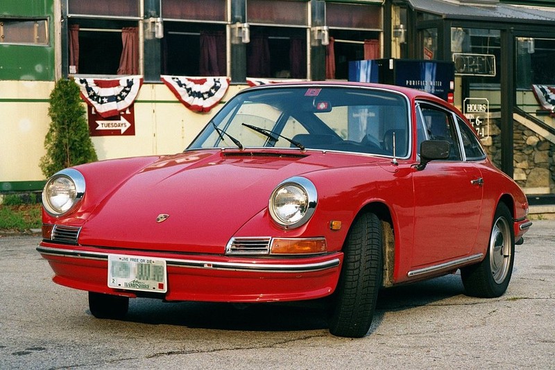  :: „Roter Porsche 912 Baujahr 1968“ von Rizzo - Eigenes Werk. Lizenziert unter CC BY-SA 3.0 über Wikimedia Commons - https://commons.wikimedia.org/wiki/File:Roter_Porsche_912_Baujahr_1968.jpg#/media/File:Roter_Porsche_912_Baujahr_1968.jpg