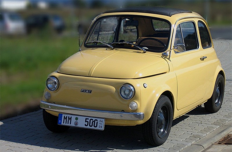  :: „2005-09-17 Fiat 500 R (retuschiert)“. Lizenziert unter CC BY-SA 2.0 de über Wikimedia Commons - https://commons.wikimedia.org/wiki/File:2005-09-17_Fiat_500_R_(retuschiert).jpg#/media/File:2005-09-17_Fiat_500_R_(retuschiert).jpg