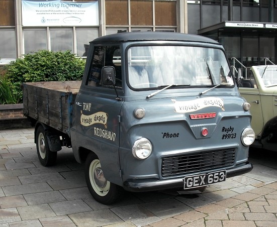  :: „1962 Ford 402E“ von Phil Parker from Leamington Spa, UK - 1962 Ford 402E. Lizenziert unter CC BY 2.0 über Wikimedia Commons - https://commons.wikimedia.org/wiki/File:1962_Ford_402E.jpg#/media/File:1962_Ford_402E.jpg