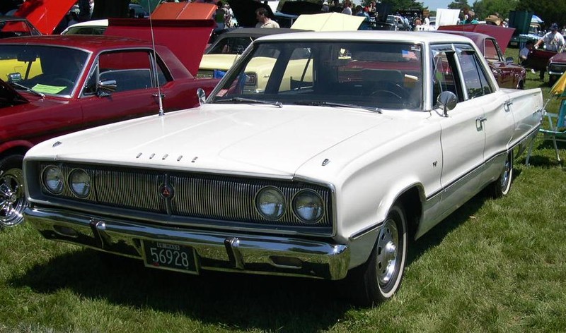  :: „1967 Dodge Coronet“. Lizenziert unter CC BY-SA 3.0 über Wikimedia Commons - https://commons.wikimedia.org/wiki/File:1967_Dodge_Coronet.jpg#/media/File:1967_Dodge_Coronet.jpg