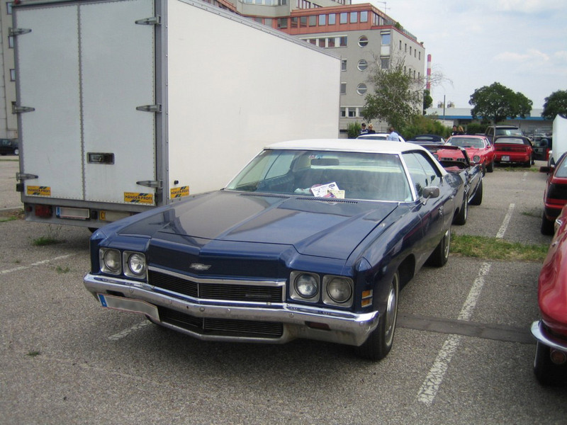  :: „1972 Chevrolet Impala Front“ von Florian Sampl - Eigenes Werk. Lizenziert unter CC BY 2.5 über Wikimedia Commons - https://commons.wikimedia.org/wiki/File:1972_Chevrolet_Impala_Front.jpg#/media/File:1972_Chevrolet_Impala_Front.jpg