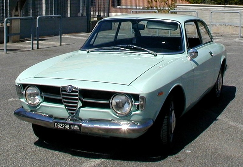  :: „Alfa Romeo GTJ“. Lizenziert unter CC BY-SA 3.0 über Wikimedia Commons - https://commons.wikimedia.org/wiki/File:Alfa_Romeo_GTJ.jpg#/media/File:Alfa_Romeo_GTJ.jpg