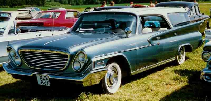  :: „Chrysler Newport 1961“ von Lars-Göran Lindgren Sweden - Eigenes Werk. Lizenziert unter CC BY-SA 3.0 über Wikimedia Commons - https://commons.wikimedia.org/wiki/File:Chrysler_Newport_1961.jpg#/media/File:Chrysler_Newport_1961.jpg