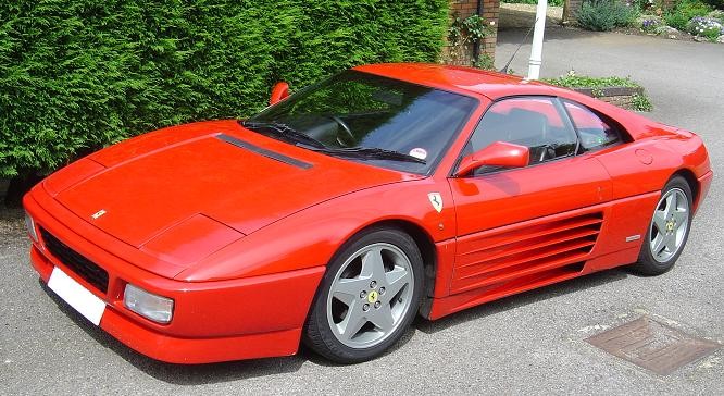  :: „Ferrari348“. Lizenziert unter Gemeinfrei über Wikimedia Commons - https://commons.wikimedia.org/wiki/File:Ferrari348.jpg#/media/File:Ferrari348.jpg