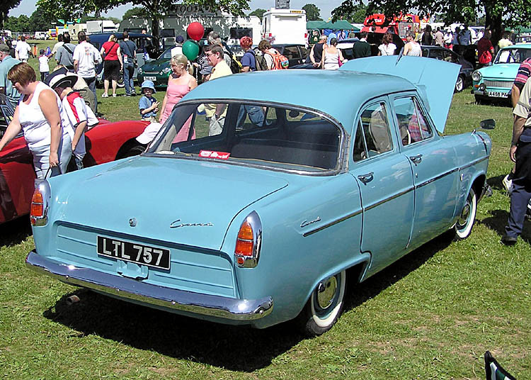  :: „Ford Consul Mark II arp.750pix“ von Adrian Pingstone - Taken by Adrian Pingstone in June 2004 and released to the public domain.. Lizenziert unter Gemeinfrei über Wikimedia Commons - https://commons.wikimedia.org/wiki/File:Ford_Consul_Mark_II_arp.750pix.jpg#/media/File:Ford_Consul_Mark_II_arp.750pix.jpg