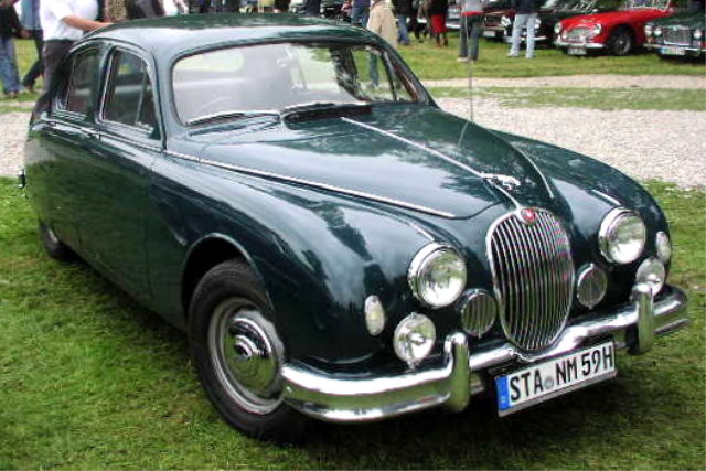  :: „MHV Jaguar 2.4 1955 01“ von MartinHansV - Eigenes Werk. Lizenziert unter Gemeinfrei über Wikimedia Commons - https://commons.wikimedia.org/wiki/File:MHV_Jaguar_2.4_1955_01.jpg#/media/File:MHV_Jaguar_2.4_1955_01.jpg