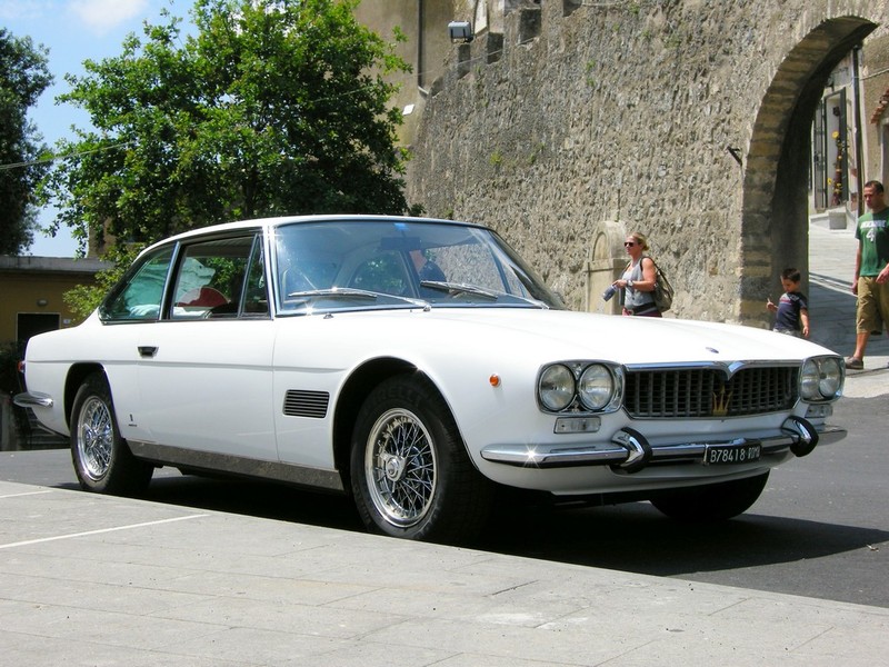  :: „Maserati Mexico“ von Gabriele - originally posted to Flickr as Maserati Mexico. Lizenziert unter CC BY 2.0 über Wikimedia Commons - https://commons.wikimedia.org/wiki/File:Maserati_Mexico.jpg#/media/File:Maserati_Mexico.jpg