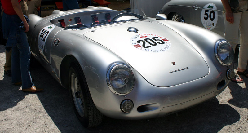  :: „Porsche-550-spyder“. Lizenziert unter CC BY-SA 3.0 über Wikimedia Commons - https://commons.wikimedia.org/wiki/File:Porsche-550-spyder.jpg#/media/File:Porsche-550-spyder.jpg