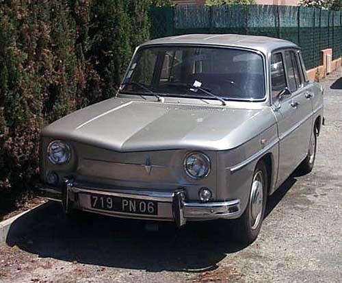  :: „Renault8“. Lizenziert unter CC BY-SA 3.0 über Wikimedia Commons - https://commons.wikimedia.org/wiki/File:Renault8.jpg#/media/File:Renault8.jpg